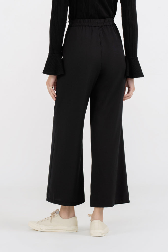 Yacht21, Yacht 21, yacht21, yacht 21, Y21, y21, womenswear, ladieswear, ladies, fashion, clothing, fuss-free, low ironing, wrinkle free, casual, easy, versatile, comfortable, classic, basic, pants, bottoms, black, easy, easy to match, pockets, wide-leg, sleek, Whitney Wide Leg Pants