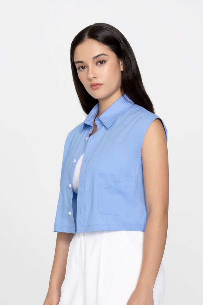 Yacht21, Yacht 21, yacht21, yacht 21, Y21, y21, womenswear, ladieswear, ladies, fashion, clothing, urban resort, top, sleeveless, shirt, button down front, staples, essential, comfortable, versatile, classic, timeless, minimalistic, contemporary, urban, cropped, blue, Riley Button Down Crop Shirt