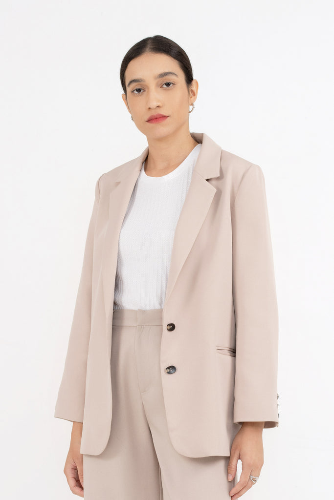 Yacht21, Yacht 21, yacht21, yacht 21, Y21, y21, womenswear, ladieswear, ladies, fashion, clothing, workwear, fuss-free, low ironing, classic, easy, versatile, smart casual, comfortable, sleeves, airy, lightweight, simple, minimal, outerwear, blazer, essential, basic, black, beige, Astrid Oversized Blazer in Beige