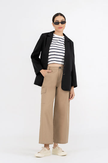 Yacht21, Yacht 21, yacht21, yacht 21, Y21, y21, womenswear, ladieswear, ladies, fashion, clothing, workwear, fuss-free, low ironing, classic, easy, versatile, smart casual, comfortable, sleeves, airy, lightweight, simple, minimal, outerwear, blazer, essential, basic, black, beige, Astrid Oversized Blazer in Black