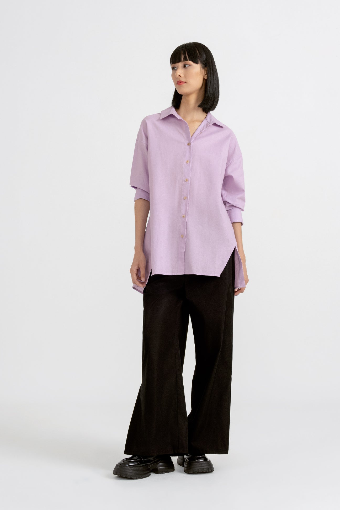Yacht21, Yacht 21, yacht21, yacht 21, Y21, y21, Grey Evolution, The Modern Muse, collaboration, womenswear, ladieswear, ladies, fashion, clothing, casual, easy, versatile, comfortable, classic, basic, top, minimalistic, linen, button down, sleeves, beige, purple, comfy, high-low, Byron Oversized Linen Shirt in Light Purple