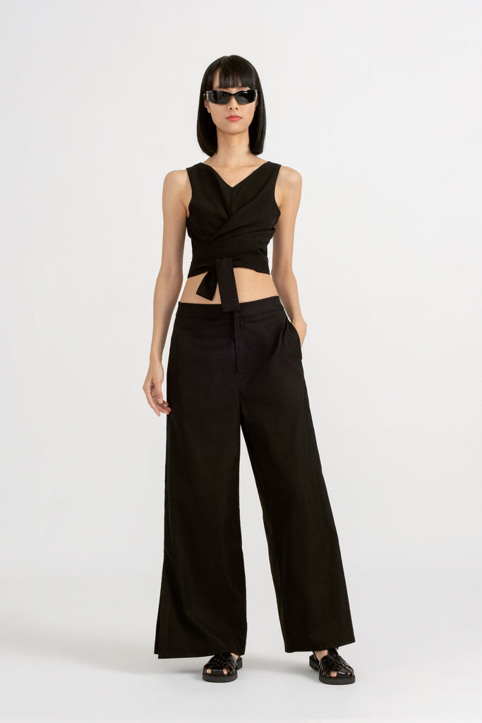 Yacht21, Yacht 21, yacht21, yacht 21, Y21, y21, Grey Evolution, The Modern Muse, collaboration, womenswear, ladieswear, ladies, fashion, clothing, clothes, casual, easy, versatile, classic, basic, staple, simple, minimal, comfortable, wrap top, top, sleeveless, two-way, black, green, Blake Two-Way Wrap Top in Obsidian Black