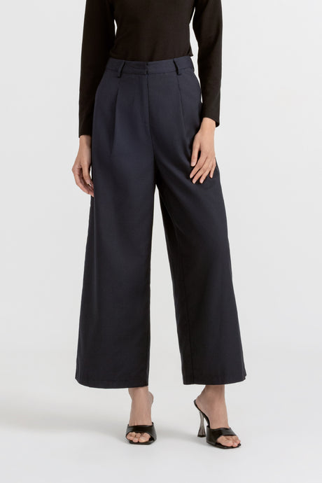 Yacht21, Yacht 21, yacht21, yacht 21, Y21, y21, womenswear, ladieswear, ladies, fashion, clothing, urban resort, workwear, fuss-free, low ironing, casual, easy, versatile, comfortable, classic, basic, staple, classic, minimal, tailored, simple, sleek, pants, bottoms, styling, navy blue, Romy Tailored Pants