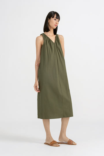 Yacht21, Yacht 21, yacht21, yacht 21, Y21, y21, womenswear, ladieswear, ladies, fashion, clothing, lightweight, occasion, cotton, casual, easy, versatile, stylish, comfortable, sleeves, midi, midi dress, cotton, pockets, sash, belt, green, blue, Sabine Trapeze Midi Dress in Fern Green