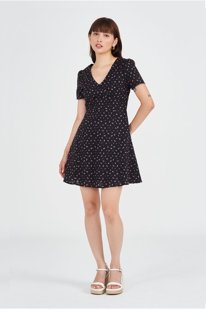 Yacht21, Yacht 21, yacht21, yacht 21, Y21, y21, womenswear, ladieswear, ladies, fashion, clothing, the vacation shop, vacation, holiday, casual, delicate, easy, versatile, comfortable, feminine, sweet, floral, print, pattern, airy, light, lightweight, dress, short dress, mini, mini dress, sleeves, cotton,  simple, black, summer, Sofia Floral Printed Mini Dress