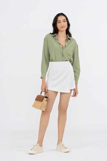 Yacht21, Yacht 21, yacht21, yacht 21, Y21, y21, womenswear, ladieswear, ladies, fashion, clothing, fuss-free, low ironing, casual, easy, versatile, comfortable, basic, staple, simple, bottoms, shorts, high-waist, stretchable, easy to match, white, Erica Asymmetrical Skorts
