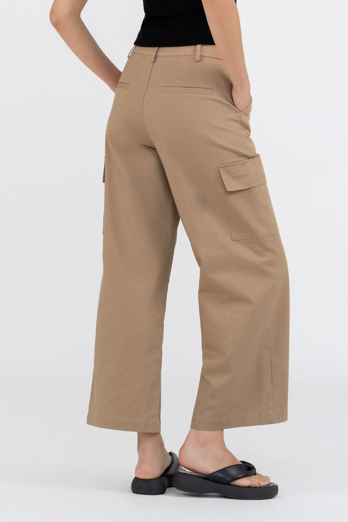 Yacht21, Yacht 21, yacht21, yacht 21, Y21, y21, womenswear, ladieswear, ladies, fashion, clothing, casual, easy, versatile, comfortable, classic, basic, pants, bottoms, cotton, easy to match, pockets, pants, Geri High Waist Cargo Pants in Tan Brown