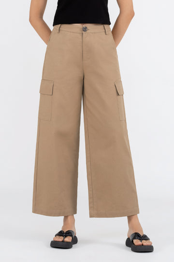 Yacht21, Yacht 21, yacht21, yacht 21, Y21, y21, womenswear, ladieswear, ladies, fashion, clothing, casual, easy, versatile, comfortable, classic, basic, pants, bottoms, cotton, easy to match, pockets, pants, Geri High Waist Cargo Pants in Tan Brown