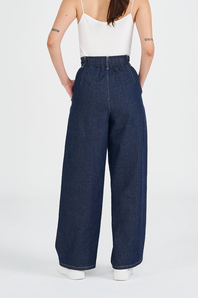 Yacht21, Yacht 21, yacht21, yacht 21, Y21, y21, womenswear, ladieswear, ladies, fashion, clothing, urban wardrobe, casual, fuss-free, low ironing, casual, easy, versatile, comfortable, classic, basic, staple, classic, minimal, high waisted, simple, pants, bottoms, styling, blue, denim, jeans, pockets, Emmett Denim High Waisted Jeans