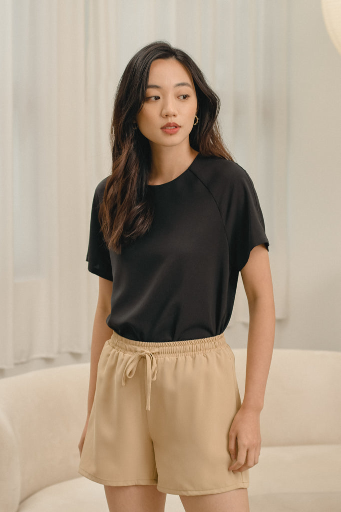 Y21, y21, Yacht21, Yacht 21, yacht21, yacht 21, womenswear, ladieswear, ladies, fashion, clothing, clothes, fuss-free, low ironing, casual, easy, versatile, classic, basic, staple, simple, minimal, comfortable, shorts, pockets, home, loungewear, relaxed, wfh, laidback, black, sand, brown, Kalene Relaxed Shorts in Brown