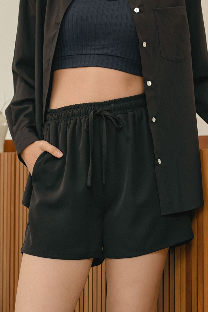 Y21, y21, Yacht21, Yacht 21, yacht21, yacht 21, womenswear, ladieswear, ladies, fashion, clothing, clothes, fuss-free, low ironing, casual, easy, versatile, classic, basic, staple, simple, minimal, comfortable, shorts, pockets, home, loungewear, relaxed, wfh, laidback, black, sand, brown, Kalene Relaxed Shorts in Black