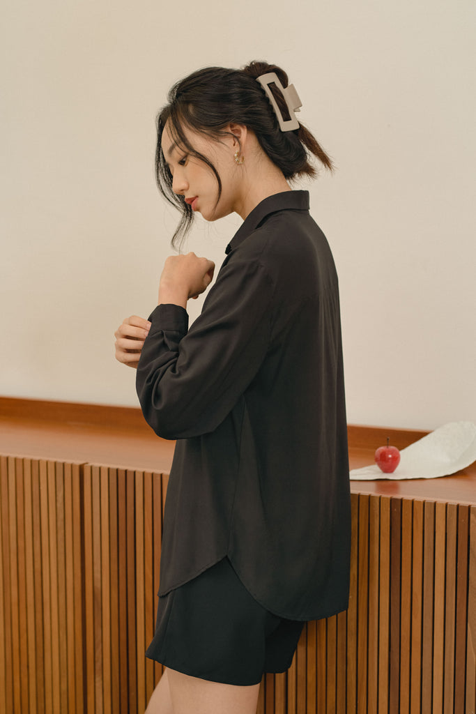 Yacht21, Yacht 21, yacht21, yacht 21, Y21, y21, womenswear, ladieswear, ladies, fashion, clothing, fuss-free, low ironing, casual, easy, versatile, comfortable, classic, basic, top, shirt, sleeves, staple, classic, minimal, simple, relaxed, pocket, black, Mavis Button Down Shirt