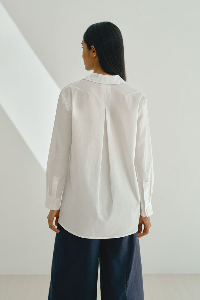 Yacht21, Yacht 21, yacht21, yacht 21, Y21, y21, womenswear, ladieswear, ladies, fashion, clothing, Y21 x grey_evolution, The Ageless Capsule Wardrobe, collaboration, top, long sleeves, shirt, drop shoulder, button down front, angled side slits, box pleat, white, essential, versatile, classic, timeless, minimalistic, contemporary, The Essential White Shirt