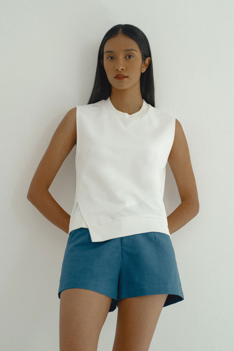 Yacht21, Yacht 21, yacht21, yacht 21, Y21, y21, womenswear, ladieswear, ladies, fashion, clothing, Y21 x grey_evolution, The Ageless Capsule Wardrobe, collaboration, top, sleeveless, crew neck, sweat top, asymmetrical hem, cotton, white, versatile, classic, timeless, minimalistic, contemporary, Crew-Neck Sleeveless Cotton Sweat Top