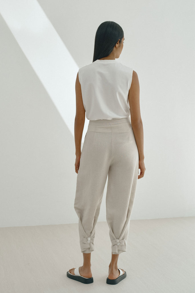 Yacht21, Yacht 21, yacht21, yacht 21, Y21, y21, womenswear, ladieswear, ladies, fashion, clothing, Y21 x grey_evolution, The Ageless Capsule Wardrobe, collaboration, top, sleeveless, crew neck, sweat top, asymmetrical hem, cotton, white, versatile, classic, timeless, minimalistic, contemporary, Crew-Neck Sleeveless Cotton Sweat Top